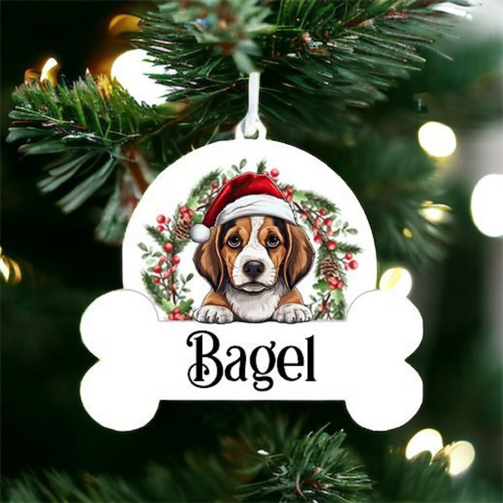 Personalised Christmas Bauble with Beagle sat in a wreath