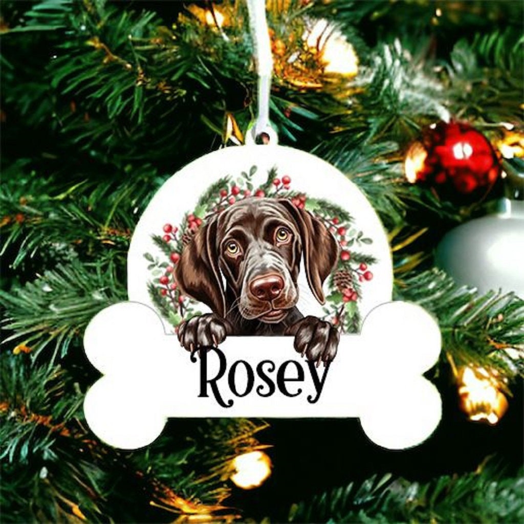 Personalised Christmas Bauble with German Shorthaired Pointer sat in a wreath